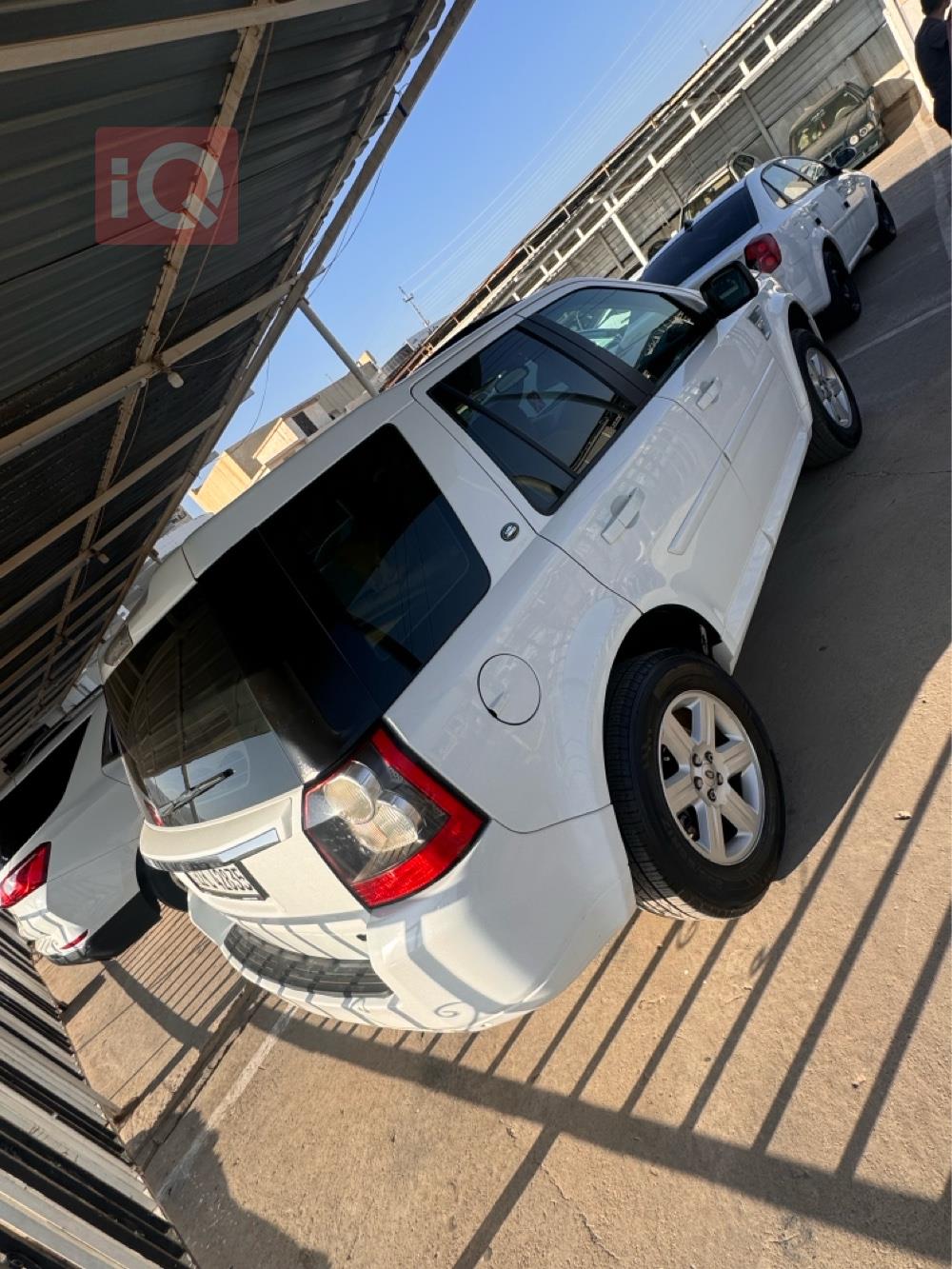 لاند روفر LR2